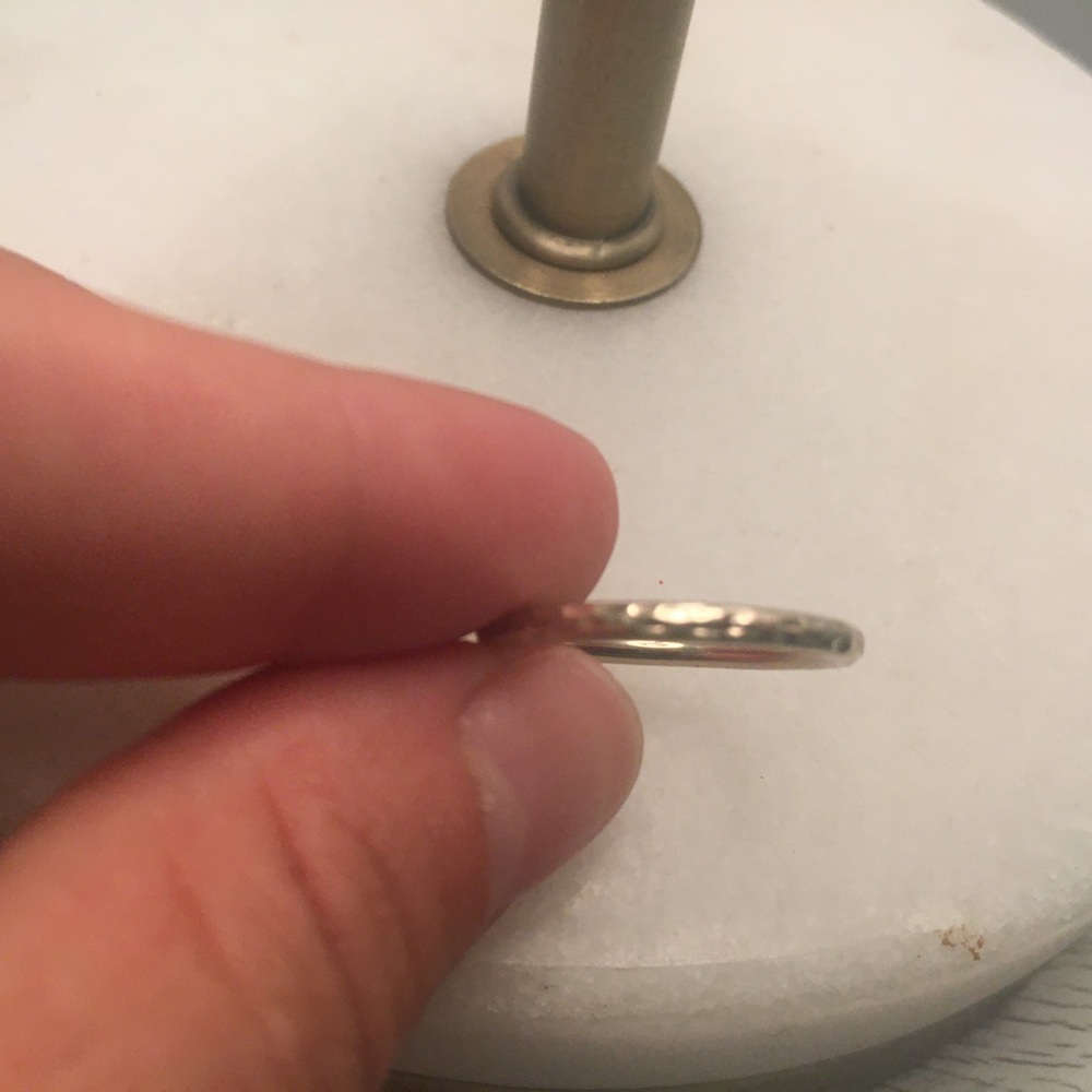 14k Stamped hammered gold ring - Picture 4 of 8